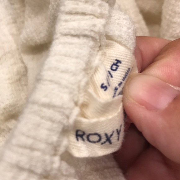 Roxy Off-Shoulder Princess In The Sea Crop Top - Picture 3 of 5